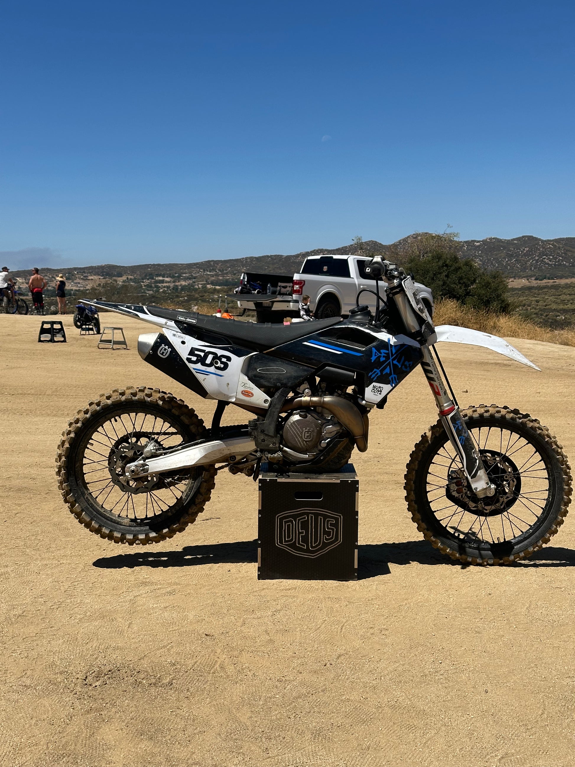 Moto box stand - Solid Wood Worx