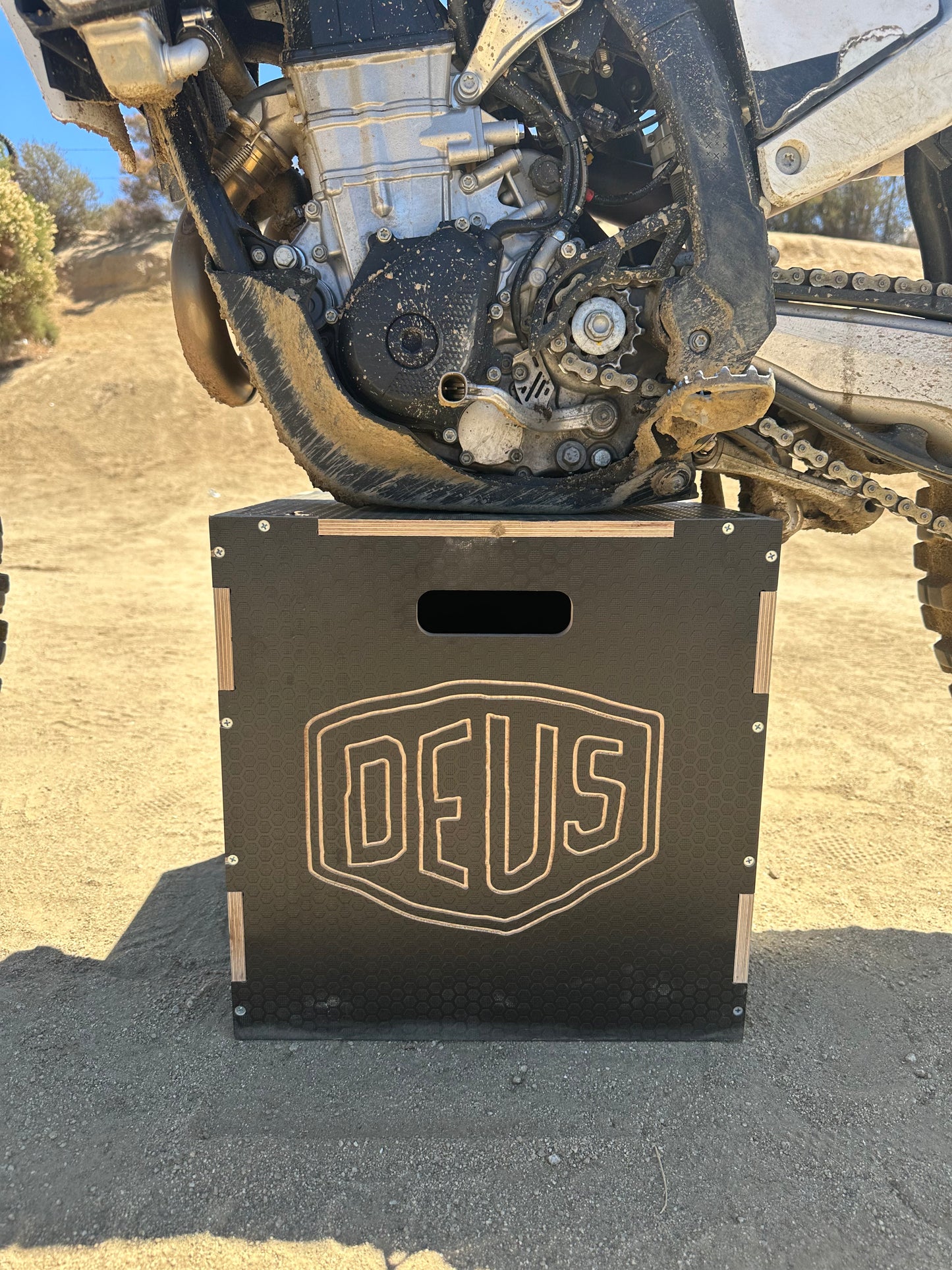 Moto box stand