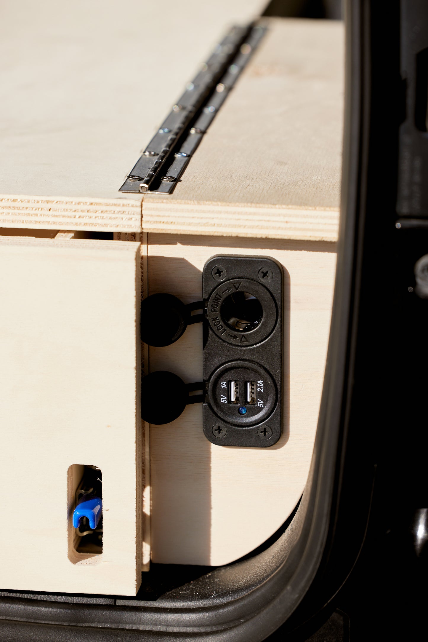 4Runner Rear Charging Port - Solid Wood Worx